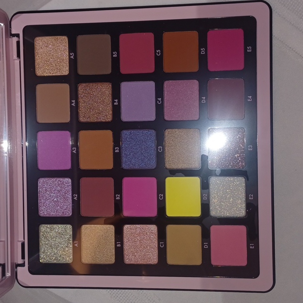 Anastasia Beverly Hills Norvina Collection Eyeshafow Palette Vol 4 - Picture 2 of 3